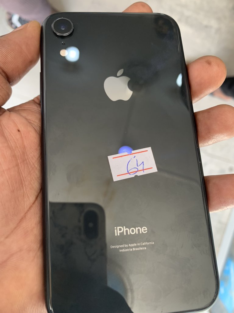 Techshop_sn's tweet photo. #iphone #téléviseur #TV #Tablette #Ipad #AppleWatch #watch #AirPods #Airpods2 #AirpodsPro #Apple #ios #Kebetu #Dakar https://t.co/w8swptITs1