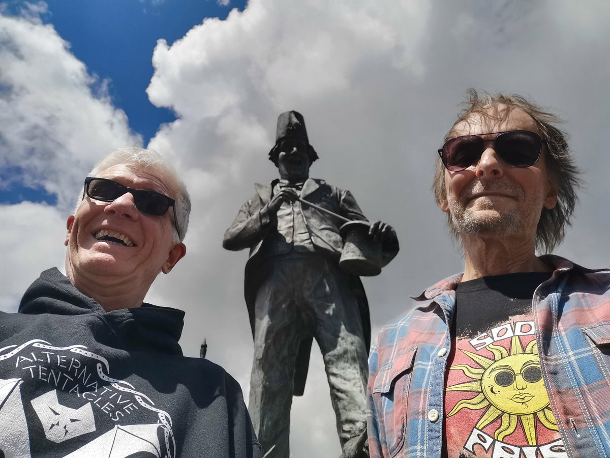 Captain Sensible (@captainsensible) on Twitter photo <a href="/thedamned/">The Damned</a> “I had a ploughman's lunch the other day. He wasn't very happy.” 😜 #tommycooper <a href="/thedamned/">The Damned</a> “I had a ploughman's lunch the other day. He wasn't very happy.” 😜 #tommycooper