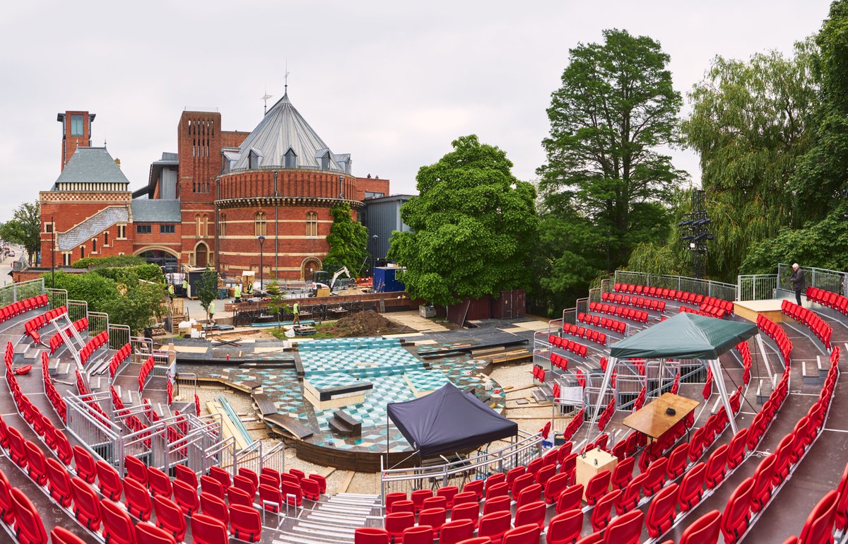 TheRSC's tweet image. If you're joining us to watch The Comedy of Errors this summer, take a look at our website to see answers to some frequently asked questions about our new Garden Theatre: bit.ly/3dx1Tkr

#SeeItSafely #BackonStage