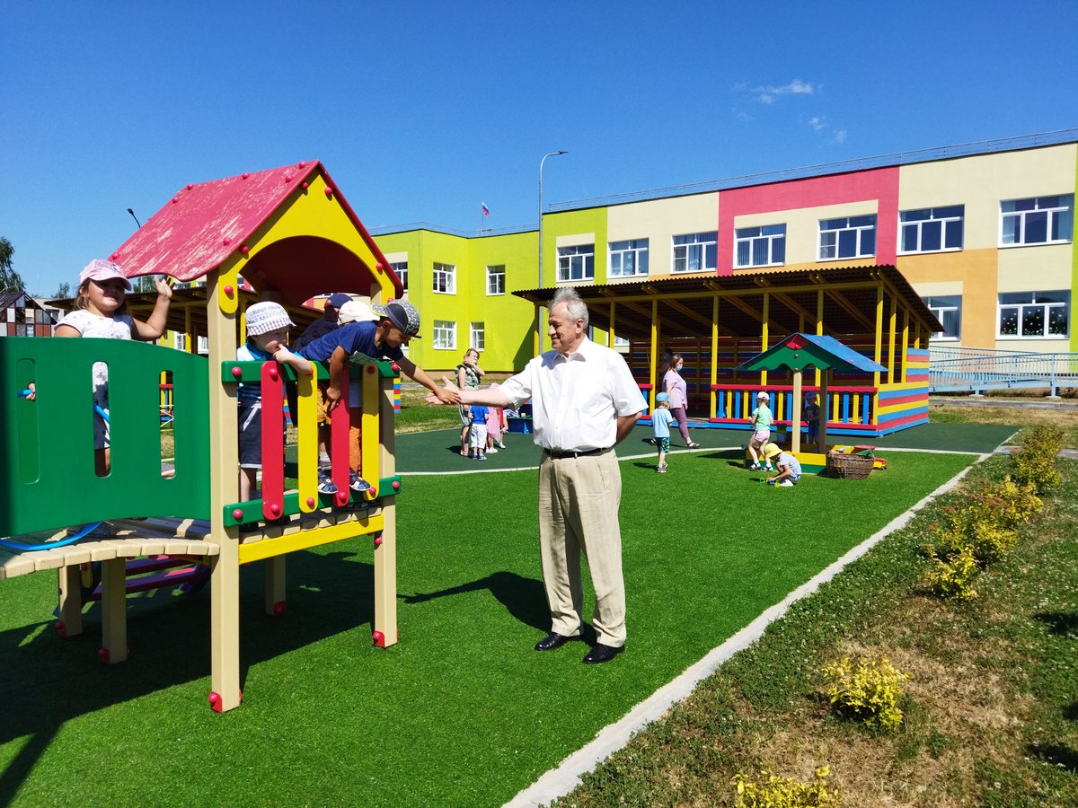 Юрий Смирнов оценил областной проект «Детский техноград» smirnov37.ru/news/v_regione…