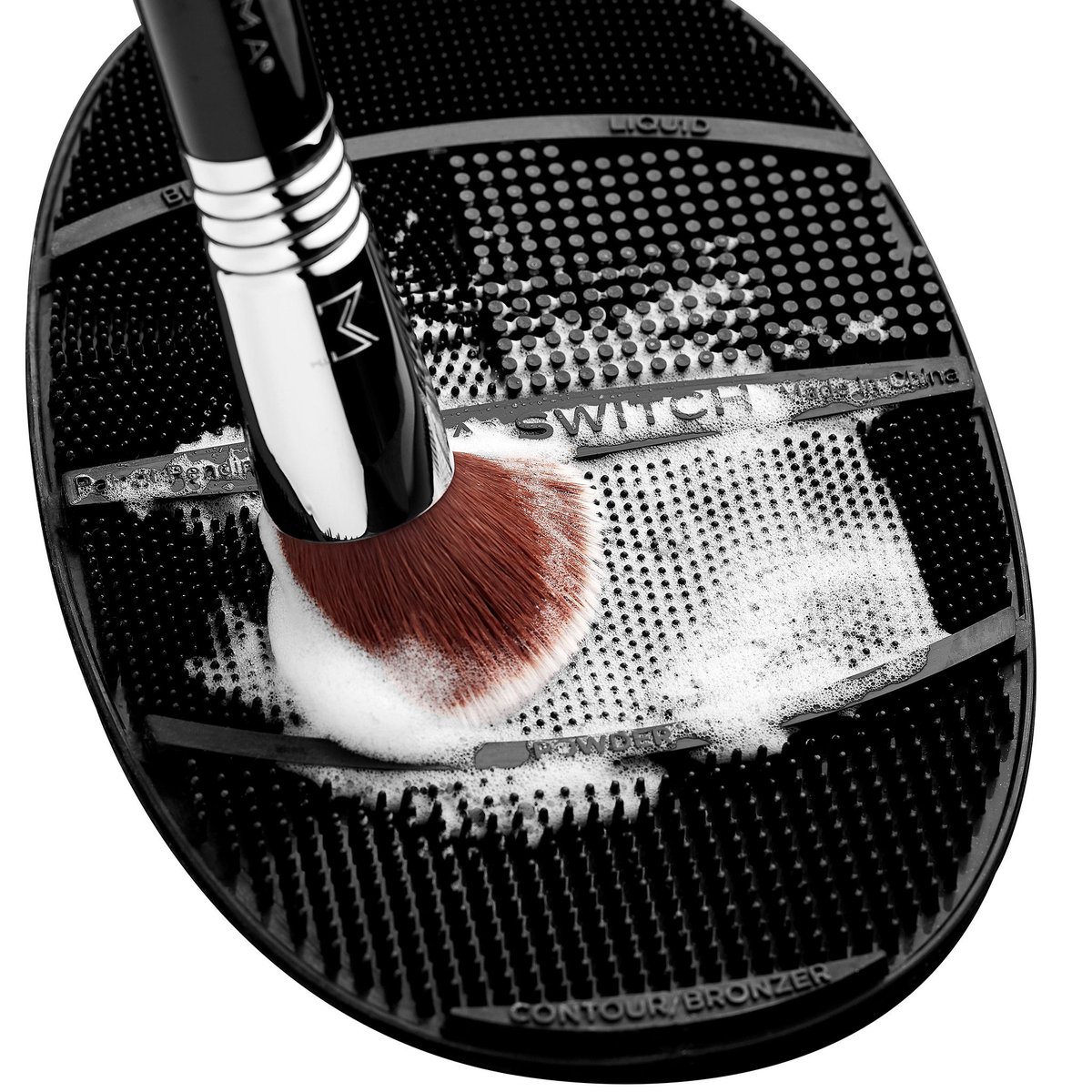 SigmaBeauty's tweet photo. #Howto clean your #SigmaSwitch 👇
Once both sides of the mat are covered in makeup residue, wash it with SigMagic® Brushampoo™ Liquid or Foam.
#LinkinBio to shop #SigmaSwitch and #SigMagic
#sigmabeauty #sigmaswitch #sigmamakeup #makup #beauty #beautyblog #sigmabrushes https://t.co/iseb3kx0vy