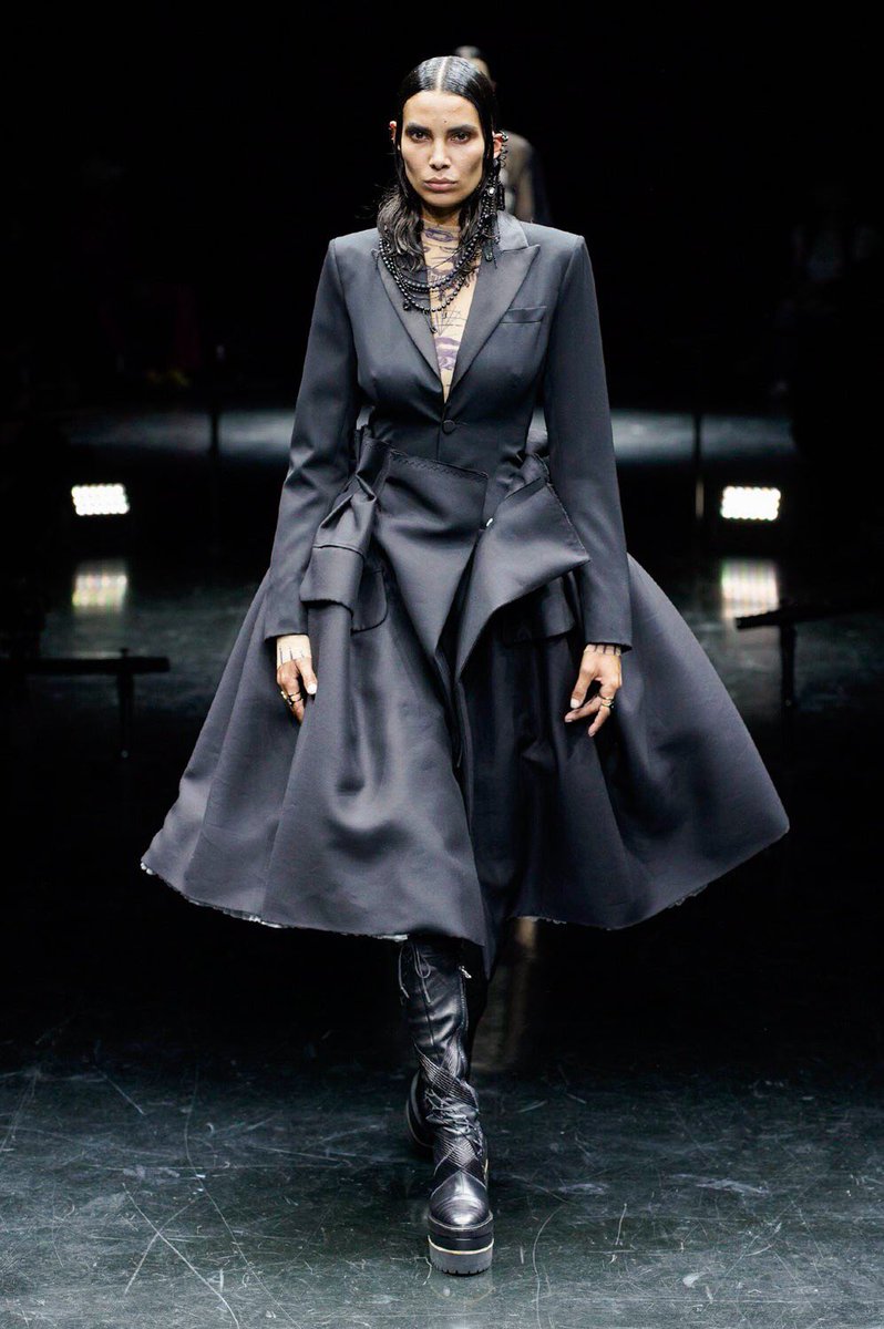 industrielegie's tweet photo. Gaultier Paris by Sacai FW21 Couture https://t.co/nsk9qf3mYr