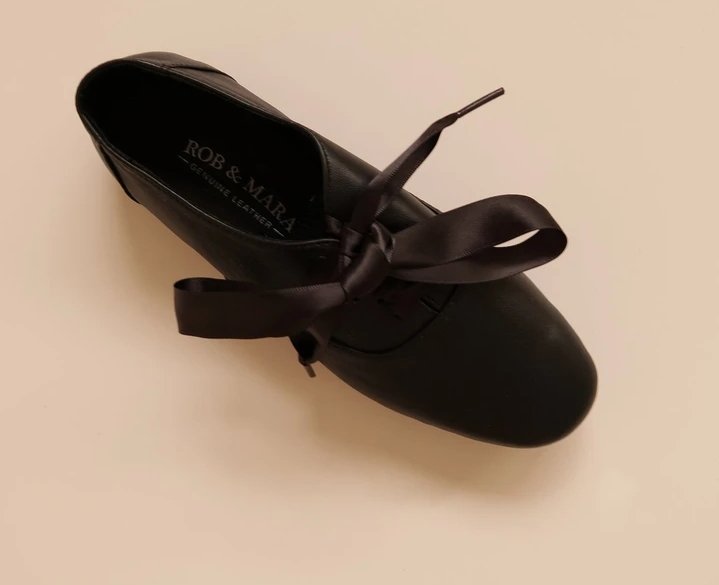 msnintendope's tweet photo. You've seen oxfords and you've seen sneakers. But have you ever seen them combined in one really pretty and comfy shoe? #madeinPH
https://t.co/6KSX30Hvsi https://t.co/vkOHdF19c6
