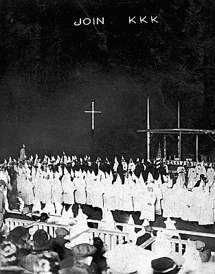 RedditEugene's tweet photo. A KKK rally in Lane County Rodeo Arena, Eugene, OR. Circa 1920s. https://t.co/hj1DjVNg1R