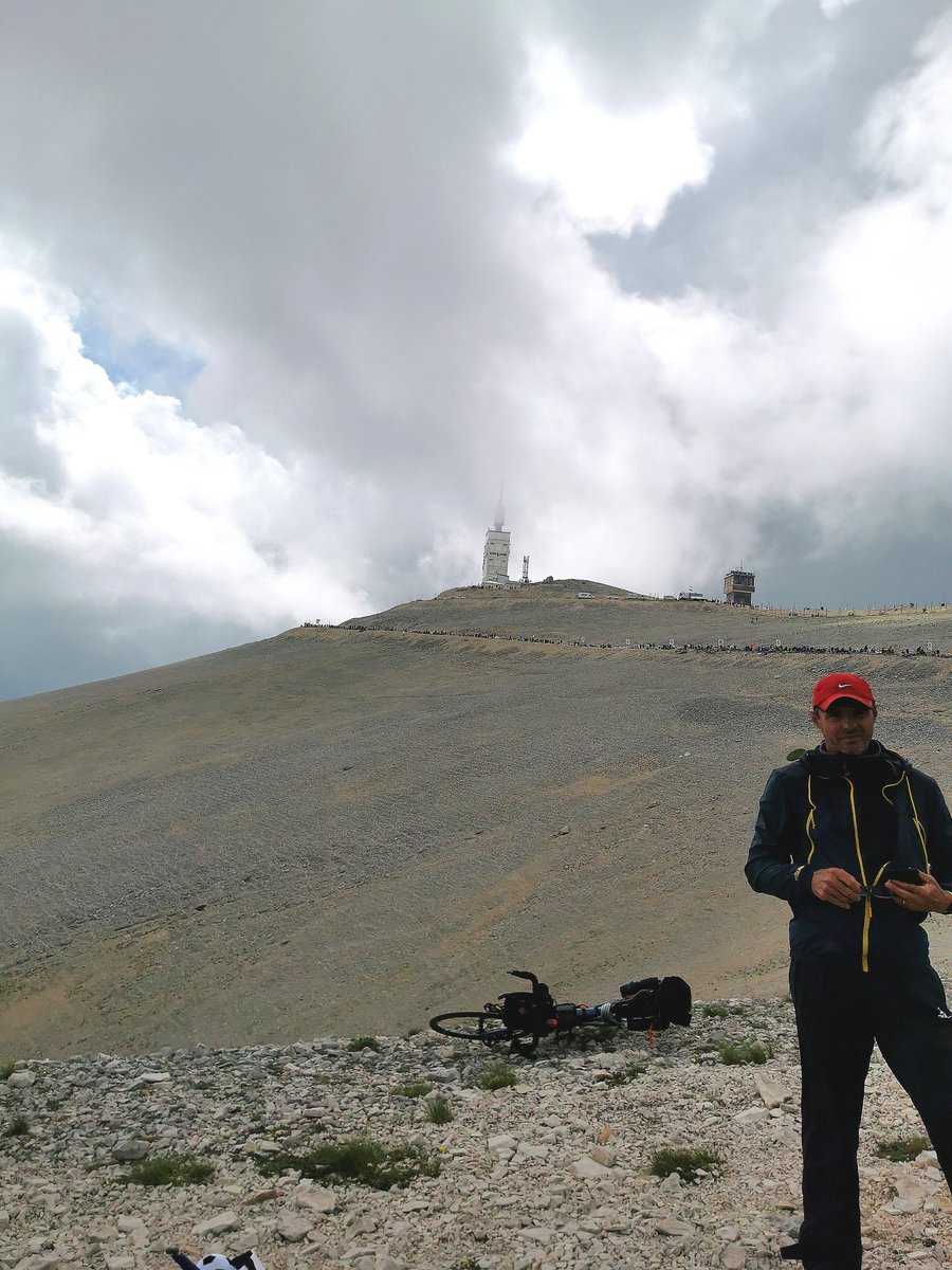 Deuxième ascension du #MontVentoux, petit passage rapide avant de retrouver la ligne d'arrivée à Malaucène 😉

Vive <a href="/LeTour/">Tour de France™</a> et bravo aux supporters 😉🚴‍♂️