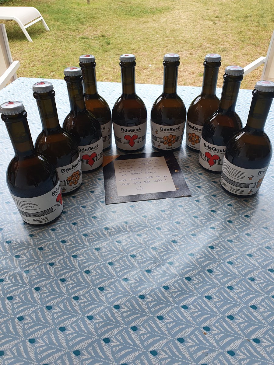 pemisps's tweet photo. Les cerveses de #BdeGust de la compra conjunta a @fentpaiscat han sigut un èxit, regal encertat. Moltes gràcies. I el detall de la targeta i l'iman molt guapo https://t.co/ekJA2onefa
