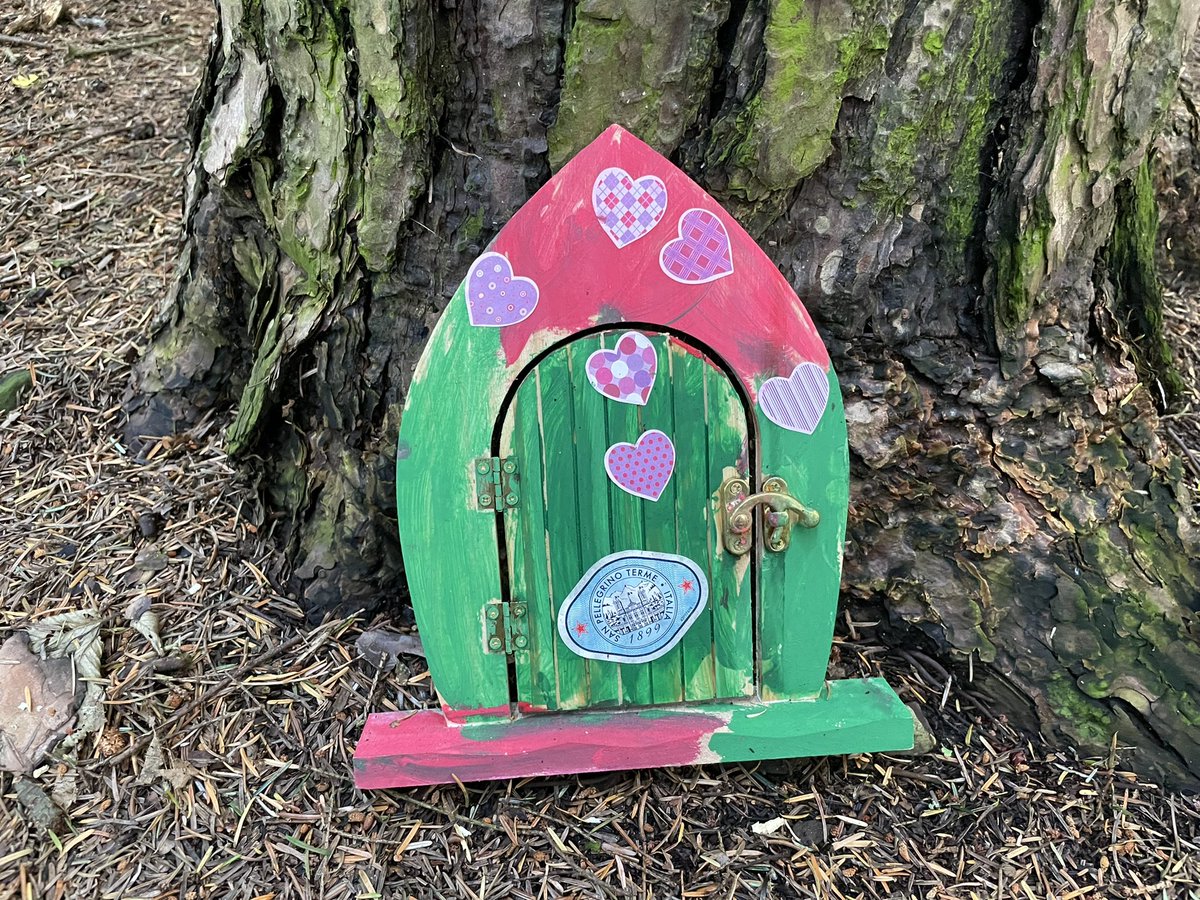 davidsilkstone's tweet photo. Some more painted stones hidden - can you find them here in the #Harrogate #Pinewoods? #PinewoodsRocks #Silkstones https://t.co/qJSTX7Ask7