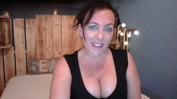 Je suis actuellement en LIVE sur Swame ! Rejoins-moi vite ! De retour mes chocos ! :) https://t.co/hvlsB1o8fT<a href="/tag/14juillet"class="tags"><span>#14juillet</span></a>