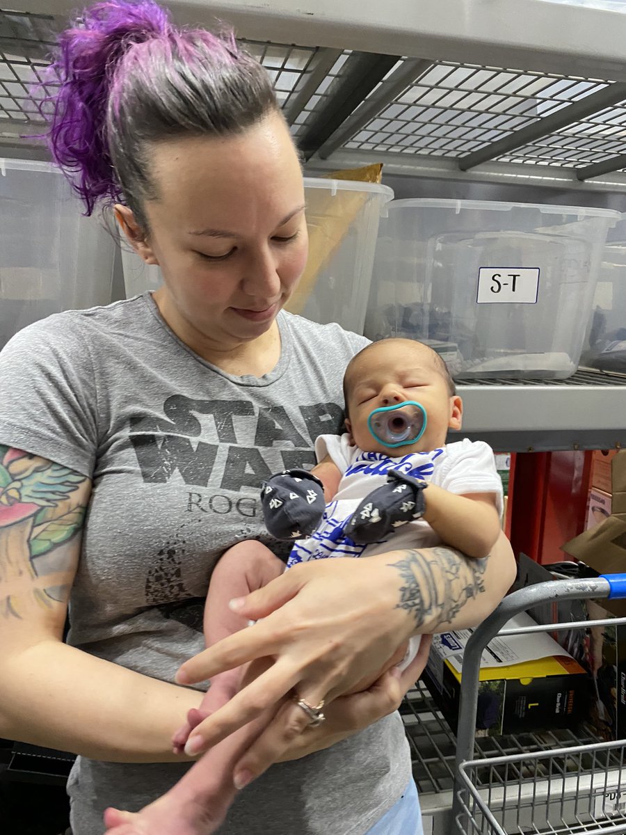 Ingram5Curtis's tweet photo. We got to see baby Odin today!!! @KGP_LOWES2589 thank you for bringing him by today for us all to see him! #thosefeet @AlyshaKellie @Amanda53250660 @BrianMoorehea13 @DonCrigger1 https://t.co/XjI9erL9h1