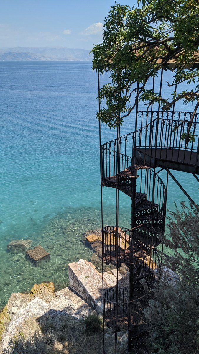 OneDayAnyWhere's tweet photo. On vous emmène aujourd'hui dans la vieille ville de #Kérkyra 🤩 la capitale de l'île de #Courfu #Greece 🇬🇷 aux influences vénitiennes, classée au Patrimoine mondial de l'#UNESCO - #UnescoWorldHeritage https://t.co/1avFv78NbZ