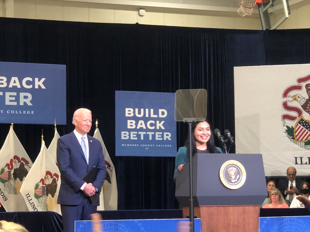 Former Harvard Student Edith Sanchez Hernandez introduced President Biden today at MCC! 

You can watch her introduction and speech here: whitehouse.gov/live/

#HarvardRising