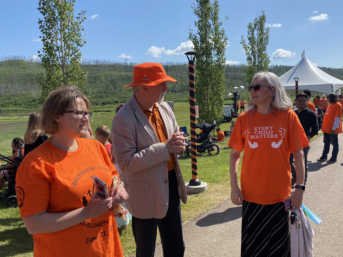 FMPSD represented at this morning’s Memorial Gathering in Solidarity. Superintendent <a href="/JTurner_RPsych/">Dr. Jennifer Turner, EdD</a>, Chair <a href="/LindaMywaart/">Linda Mywaart</a>, Chief Deputy Superintendent <a href="/orangelid/">Phil Meagher</a>, Assoc., Superintendent <a href="/annaleeskinner/">Annalee Nutter</a>, Director of Admin <a href="/MerrieRae/">MMitsopoulos</a>, Transportation Supervisor Gloria Fountain #ymm