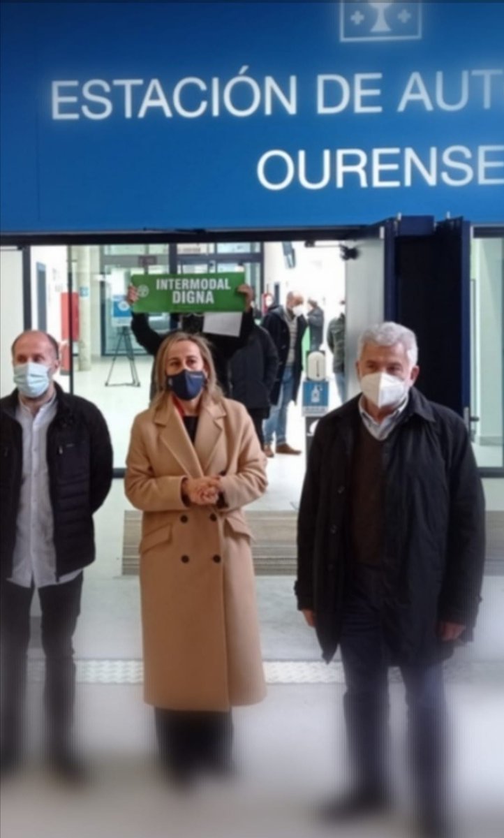 OscarParadelo's tweet photo. Pasa o tempo, e o #pendello ou parking privado dunha compañia de autobuses, demostra a inutilidade da obra, por moito q a adornen con fontes (deixen dede enterrar os NOSOS cuartos). Seguimos a reclamar a #IntermodalDigna que #Ourense merece
Non nos farán caso, mas non nos calarán https://t.co/9UnBfcrvmW