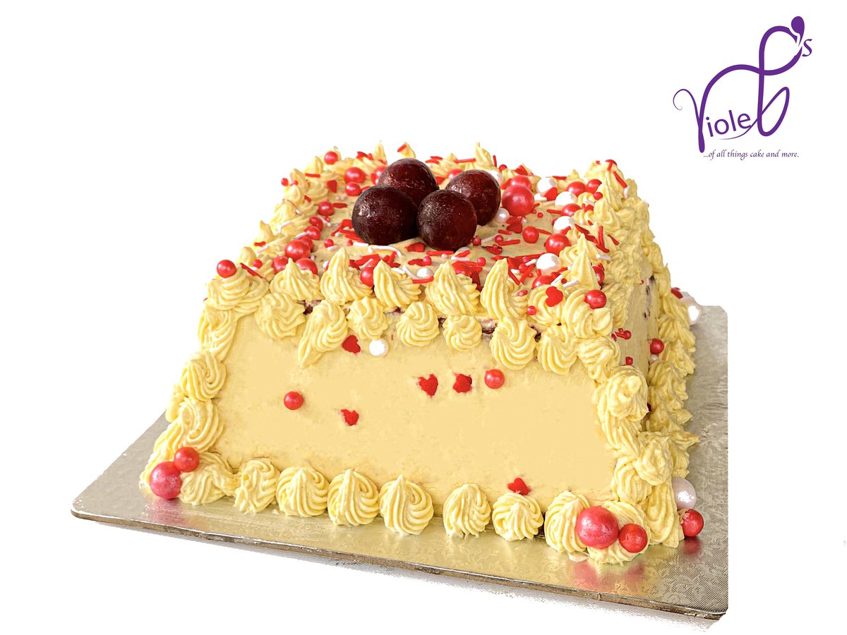 worldof_violets's tweet photo. Made for you. 
Violet’s Red Velvet
————————
Slide in our Dm to place your orders
————————
#violets #worldofviolets #violetsredvelvet 
#prettycake #cake #cakelover #ghana #kumasi #accra #knust #food #feelgood https://t.co/EAiG0naINr