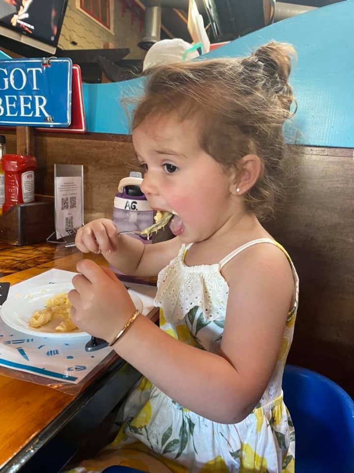 "Mac and cheese for the win!"😆 #MewsTavern

Great photo by, Lindsay!