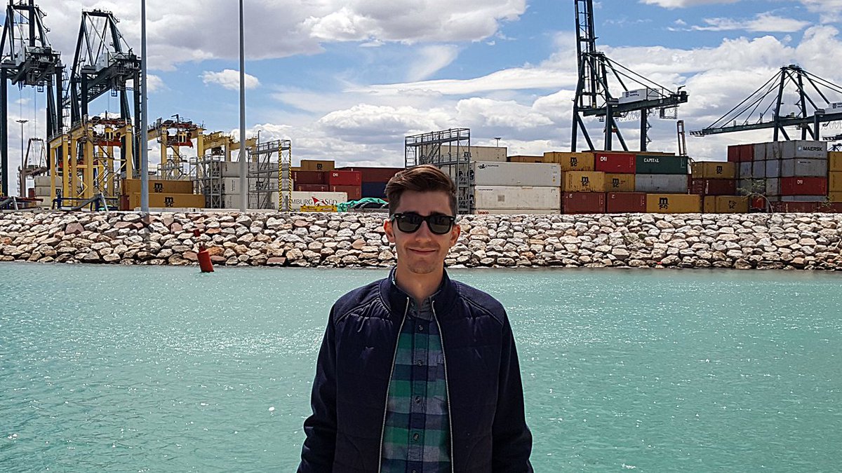 CatedraPlaneta's tweet photo. 😀Hoy conocemos otro trabajo📝 realizado en el marco de las becas de la @CatedraPlaneta🌍.
👨‍🎓@AlexFR_21 nos explica las razones para #adaptar los diques de los puertos ante el impacto del #CambioClimatico y el incremento de temporales marítimos. 
📰 https://t.co/3fHj1Wun7F
#ODS13 https://t.co/qhQ6eLdaNH