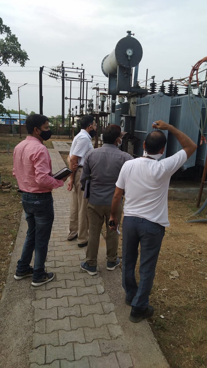 आज दिनांक 07/07/2021 को मुख्य अभियंता वितरण झांसी क्षेत्र झांसी के द्वारा आज झांसी महानगर के नगरा एवं नंदनपुरा पावर हाउस का निरीक्षण किया गया।