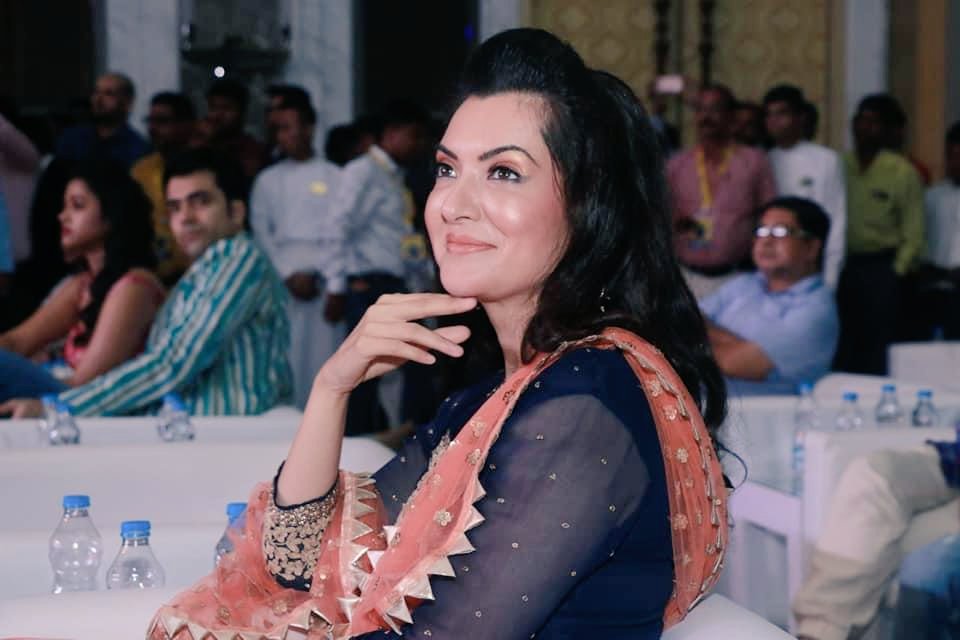 ArpitaCP's tweet photo. Throwback to a gala event night!! 😎
Looks like those days will be back soon
Good Night 😌
#Missing #EventDays #HappyDays #GalaNight #Throwback https://t.co/Yz4SK0WIZr