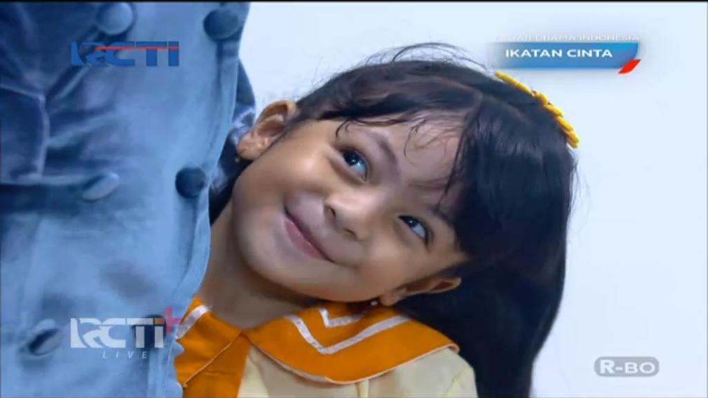 Nursuci_aulia's tweet photo. Hai anak cantik mama dan papa balon biru. Terima kasih yah sudah menjadi pelipur lara mama papa. Sering-sering yah ingetin mama dan papa utk jaga kesehatan. Karna tanpa kamu pinta mereka akan selalu lakuin itu utk kamu dan menyayangi kamu selalu 💙 #IkatanCintaEp348 #IkatanCinta https://t.co/BWbUyCARbj