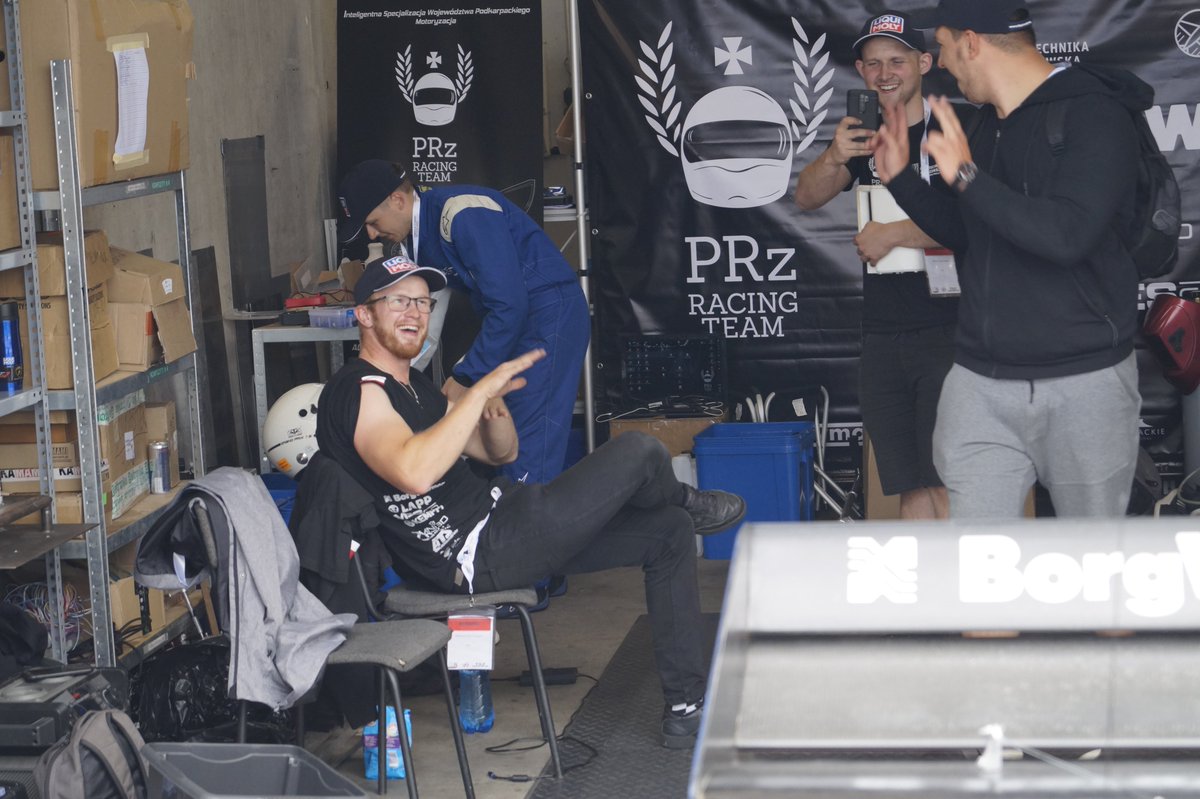PrzRacingTeam's tweet photo. #FSNetherlands2021
Kolejny dzień zawodów za nami 🔥 Wczoraj walczyliśmy dzielnie i udało nam się przejść całą kontrolę techniczną, czyli słynny Scrutineering 💪🏻 Resztę dnia spędziliśmy na przygotowaniu PMT-03 do konkurencji dynamicznych: Skid Pad, Acceleration oraz Autocross🏁 https://t.co/eTAlEy4mVV