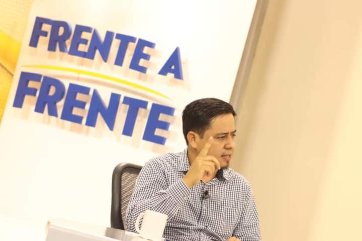 JaimeGuevaraSV's tweet photo. Noticieros TCS || Junto al Ing. Moises Urbina.

Represento un pensamiento, una idea, un proyecto, No personas ni grupos.

#ElTurnoDelOfendido https://t.co/I8WfG8ad9o