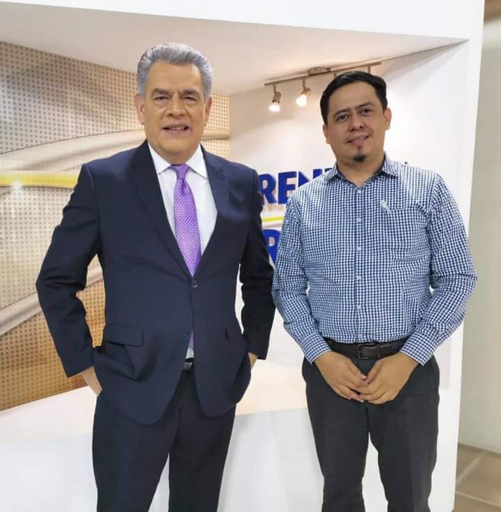 JaimeGuevaraSV's tweet photo. Noticieros TCS || Junto al Ing. Moises Urbina.

Represento un pensamiento, una idea, un proyecto, No personas ni grupos.

#ElTurnoDelOfendido https://t.co/I8WfG8ad9o