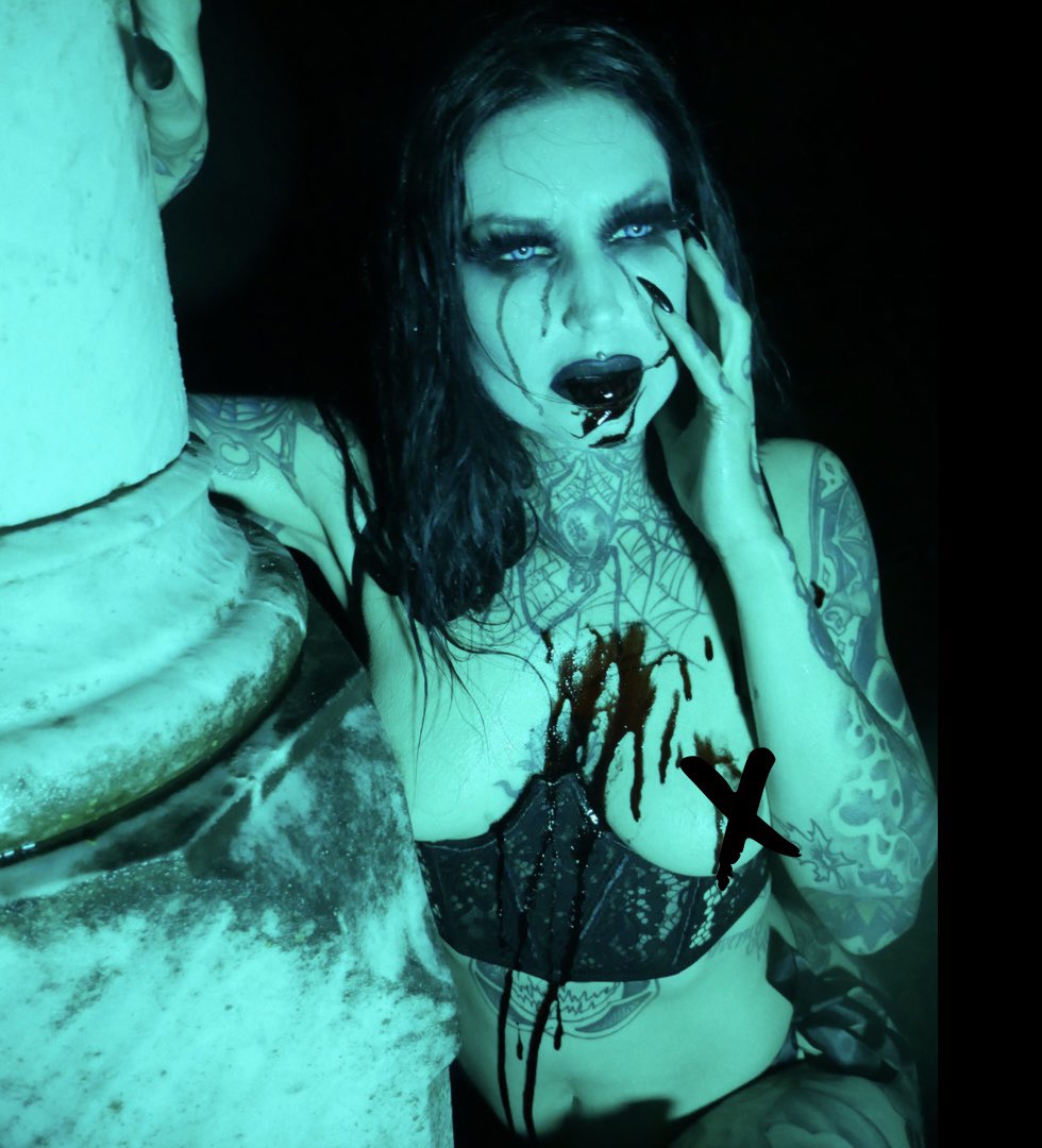 𝖄𝖔𝖚’𝖗𝖊 𝖙𝖍𝖊 𝖒𝖚𝖗𝖉𝖊𝖗 𝖎𝖓 𝖒𝖞 𝖜𝖔𝖗𝖑𝖉

onlyfans.com/creep_show