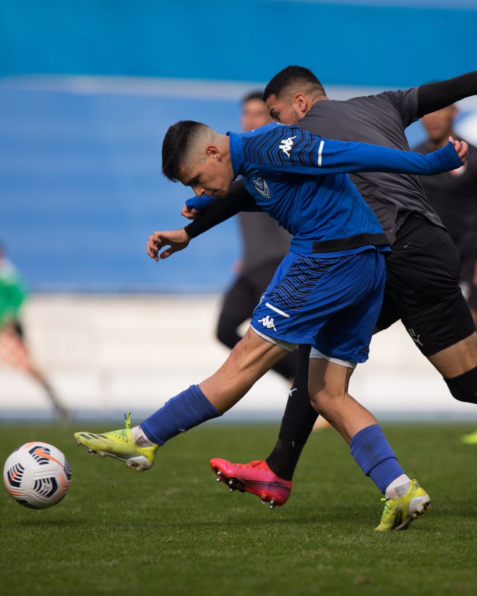 Velez's tweet photo. 🔄 Nuevas variantes: Mateo Pellegrino, Federico Versaci, Felipe Di Lena y Tobías Coppo, ingresaron en lugar de Florián Monzón Lenny Lobato, Nazareno Romero y Joaquín García, respectivamente.

ST 28' 🔵 VEL 1-0 IND 🔴

#JuegaVélez https://t.co/VWEz7M4ZHF