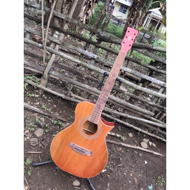 GoreGuitars's tweet photo. Saya menjual gitar akustik full... seharga Rp1.100.000. Dapatkan di Shopee sekarang! https://t.co/EWIuHIuNe7 #ShopeeID https://t.co/ffXZxGRDp1