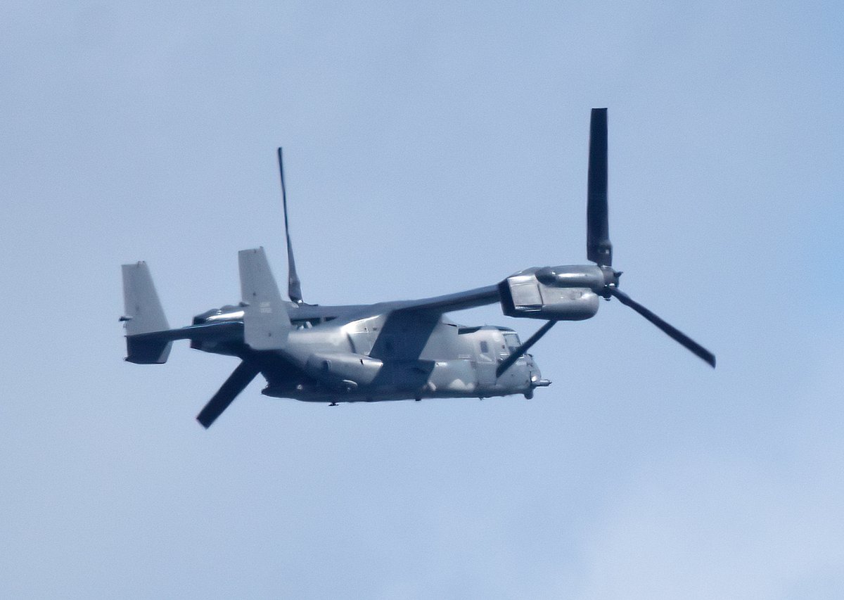 A US military V22-Osprey over the Clyde at 4.30pm this afternoon flying south. #military #v22osprey #v22 #planespotting #scotland #clyde #riverclyde #planespotters #plane