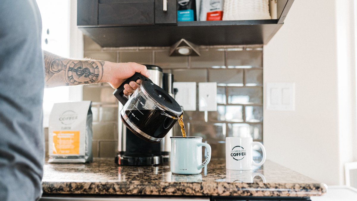 A fresh pot of rich coffee with caramel and apricot aromas is exactly what's needed this Wednesday morning. ☕️ ☀️