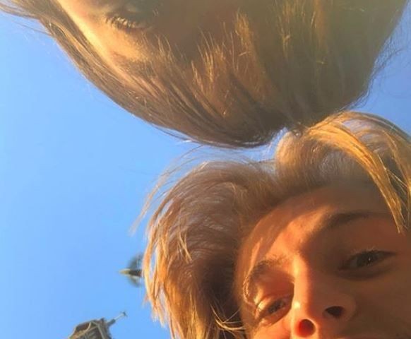 eaw gente bodia com ela
voltei das minhas ferias daqui 😅😅😅