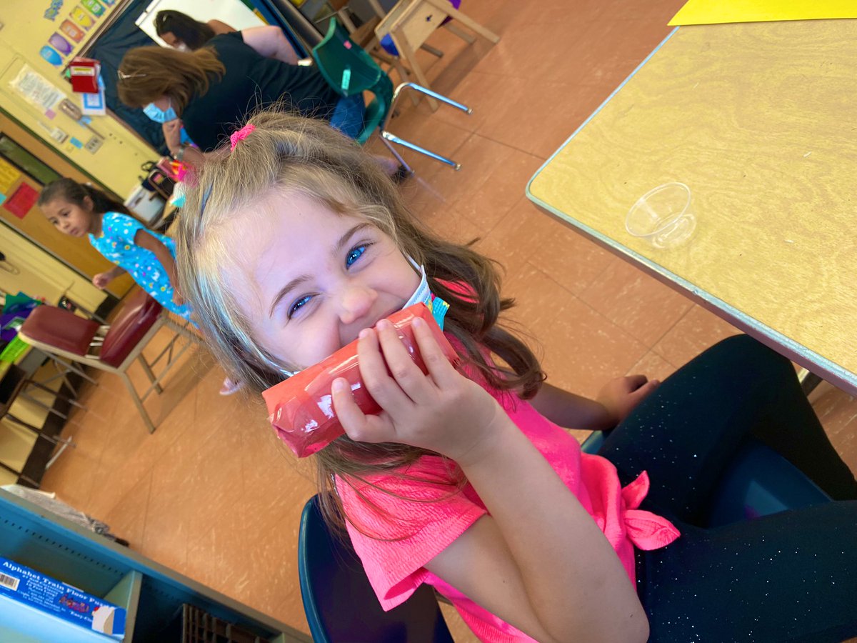 MissCVasquez's tweet image. Today we learned about jungle animals and their sounds ! We made our very own elephants and rain sticks! 🐘 ❤️ Can anyone guess where we will visit tomorrow? #ESY21 #smorefun @BMcClelland24