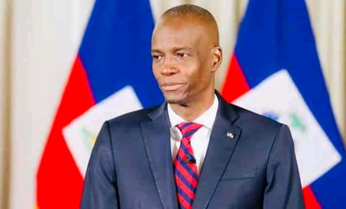 info_sem's tweet photo. Asesinan a tiros al presidente de Haití, @moisejovenel

La madrugada de ese miércoles un grupo de individuos no identificados tiroteó la residencia privada del presidente en Puerto Príncipe, en la cual @Martinemose2, la primera dama resultó herida. https://t.co/WtslQ7t6RC