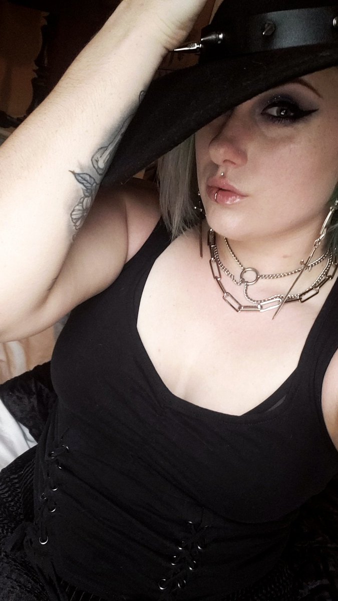 Ms_BDay's tweet image. Just a good goth in the good south.