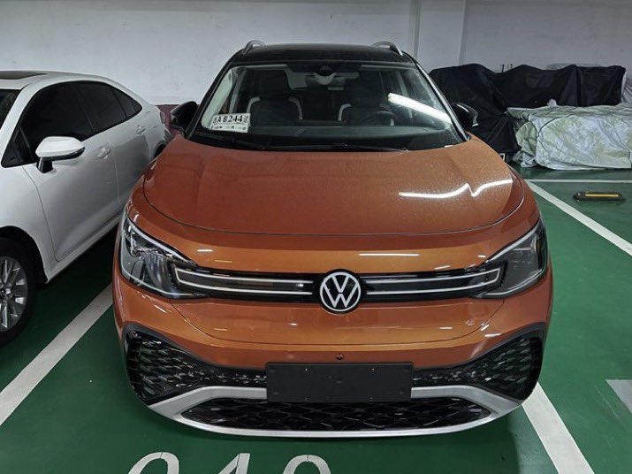 klwtts's tweet photo. SPOTTED: ID.6 CROZZ Prototype in China!!
The ID.6 is the next largest EV to be built by @VW following the ID.4, currently only slated for China but if there’s enough buzz about this beefy EV, I’m sure they’ll bring it here too! #VW #ID6 #IDCROZZ
📸: sent to us by @xiantong12315 https://t.co/wHRkHtlUpG