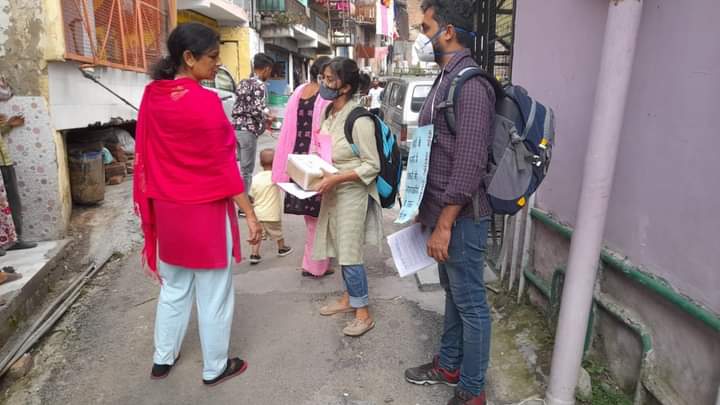Jan_Swasthya's tweet photo. जन स्वास्थ्य अधिकार मुहिम, शिमला
आज शिमला शहर के रिहायशी इलाकों में *जन स्वास्थ्य अधिकार मुहिम* चलायी गयी। स्वास्थ्य के अधिकार को मूलभूत अधिकार घोषित कराने हेतु यह मुहिम चलायी जा रही है।
#NationalizeHealthCare
#NationalizePrivateHospitals
#BuildOxygenPlants
#NationalizePathLabs https://t.co/8lkp5aueKs