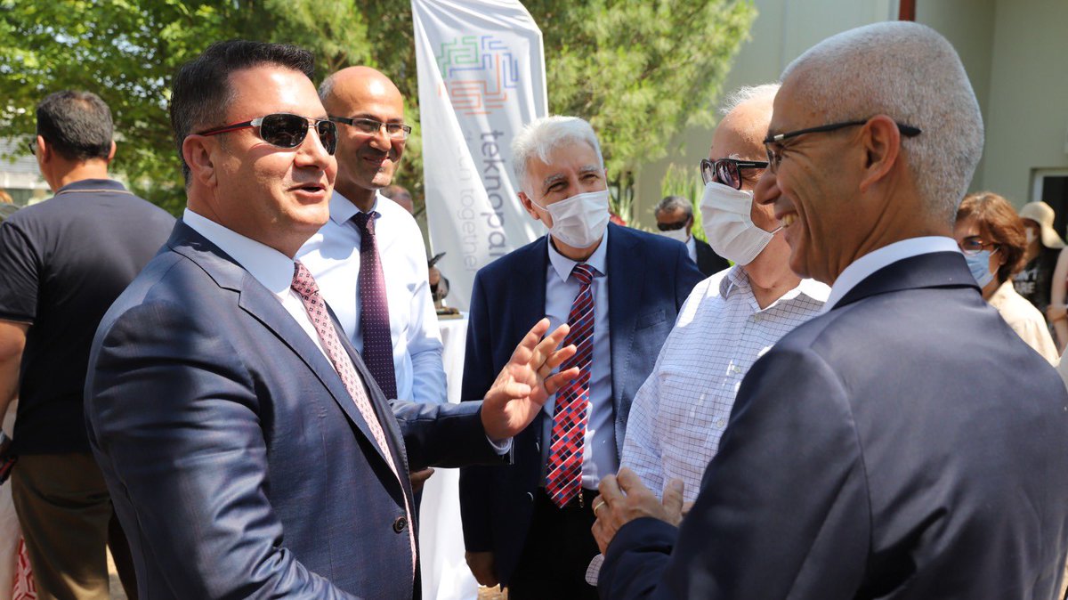 ProfYusufBaran's tweet photo. @Teknoparkizmir_ bünyesinde yer alan @TurkTelekom alt kuruluşu @Argela Yazılım ve Bilişim Teknolojileri ofislerinin ve peyzaj çalışmaları tamamlanarak yenilenen Atölye Binaları çevresinin açılışını yaptık. https://t.co/11wJnuYkdQ