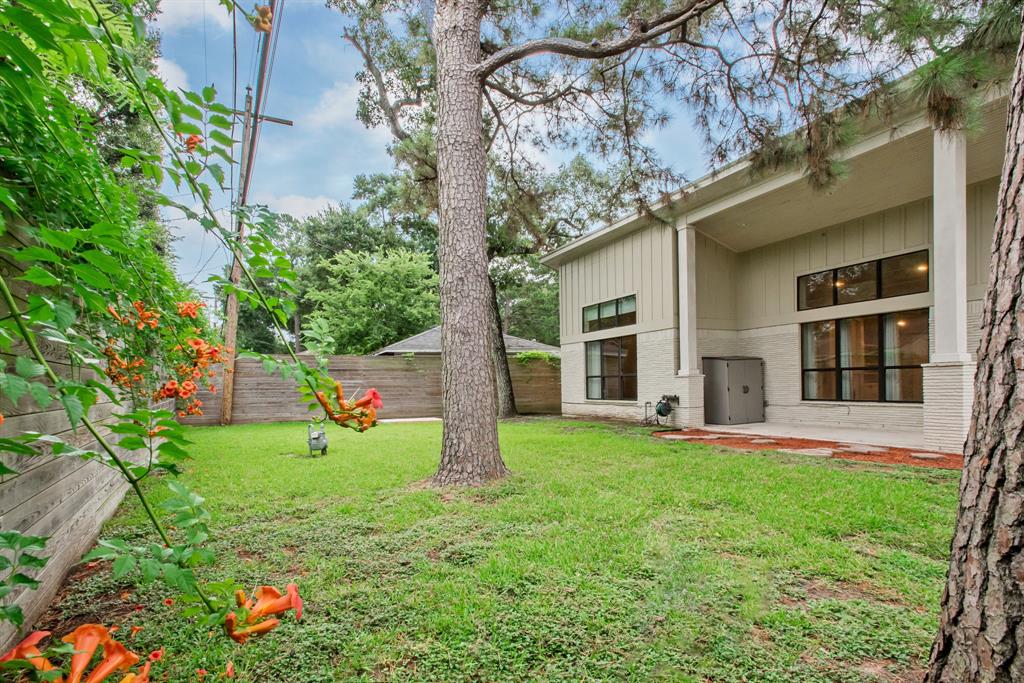 HouPortfolio's tweet photo. New listing in coveted Oak Forest! https://t.co/RGJfNS772o 

#kwluxury #kellerwilliams #portfoliorealestate #houstonrealestate #houston #houstontexas #luxuryrealestate #luxuryhomes https://t.co/qNU0R7LxfM