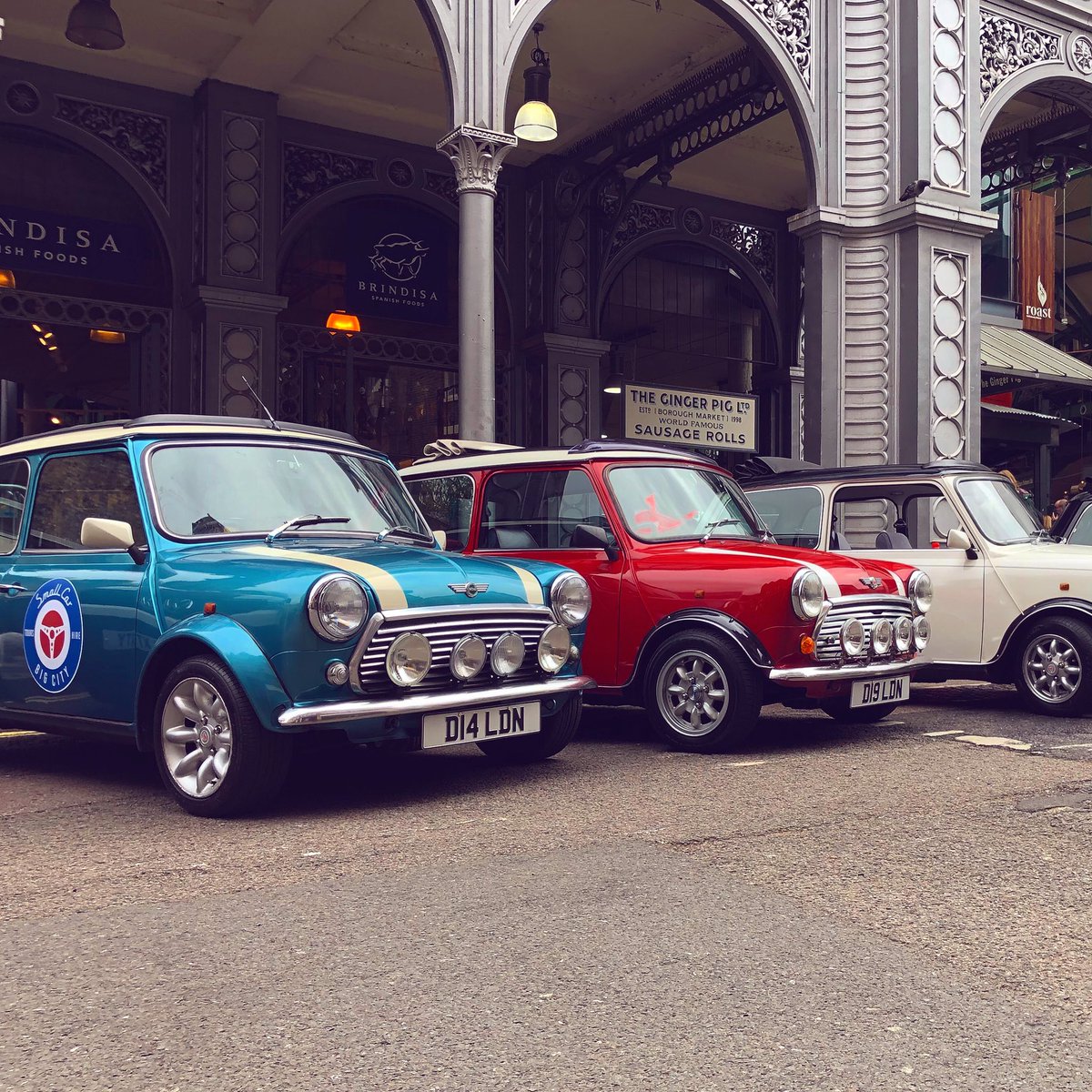 smallcarBIGCITY's tweet photo. Anyone for a sausage roll or scotch egg? Look no further than the @GingerPigLtd in @boroughmarket! Pictured here, just behind Lulu, Robin and Daisy. If you're feeling adventurous why not try the black pudding scotch egg for an intense lunch time snack!
#LunchSnack #StreetFood https://t.co/hsuzPCO6cS