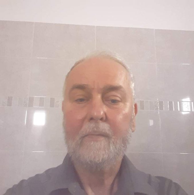 I am shooting in Budapest. The model made me shave my beard. Please leave your complaints inbox. https://t