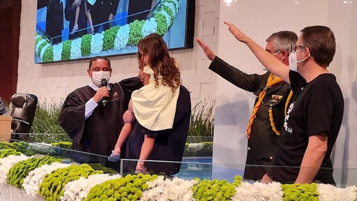 Manhã abençoada de #Batismos aqui na comissão diretiva da Igreja Adventista do Sétimo Dia. Eu tive a alegria de batizar o David, numa cerimônia emocionante! Louvado seja Deus! <a href="/arenadofuturo/">Arena do Futuro</a> <a href="/evangelismodsa/">Evangelismo</a> @adventistasgoias