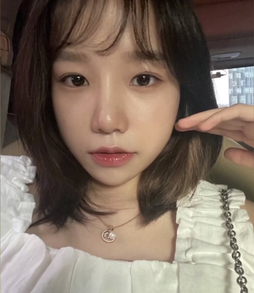 joyuvri's tweet photo. ㅤ
Bersiap untuk pergi~ aku mengambil foto ini karena aku merindukan kalian, aku ingin membagikan momenku bersama kalian juga. Apa kalian menyukainya? Jangan lupa untuk selalu menjaga kesehatanmu lalu kita akan bertemu kembali. 
ㅤ https://t.co/q257piDSVT