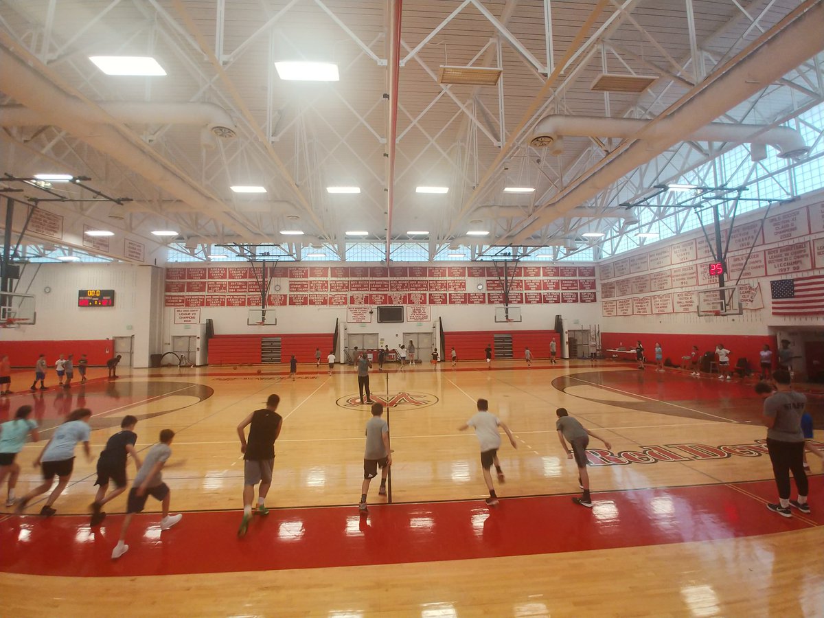 CMReddevilsBB's tweet photo. Our campers going through warm ups &amp; ready to get after Day 2! #CMBB #MYO #CMPositivity https://t.co/Pld0KwzSrd