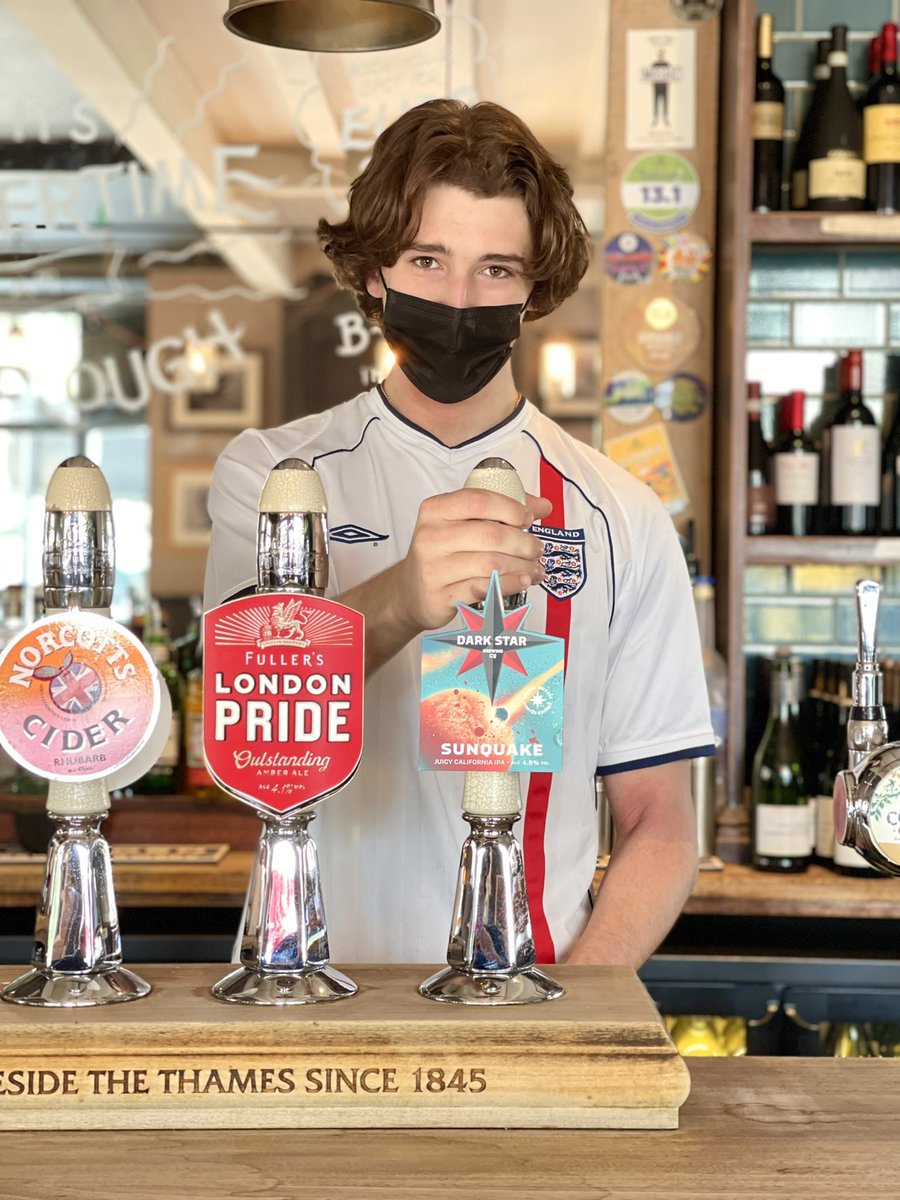 PloughInnEaling's tweet photo. The sun is shining, England shirt on, new ale on draft.. smells like it’s coming home 🍻🏴⚽️
•
•
•
#ale #darkstar #newale #england #football #englandshirt #bar #pub #drinks #pints #london #ealing #northfields #westlondon #fullers #asahi #itscominghome #game #semi https://t.co/2UVB75zcms