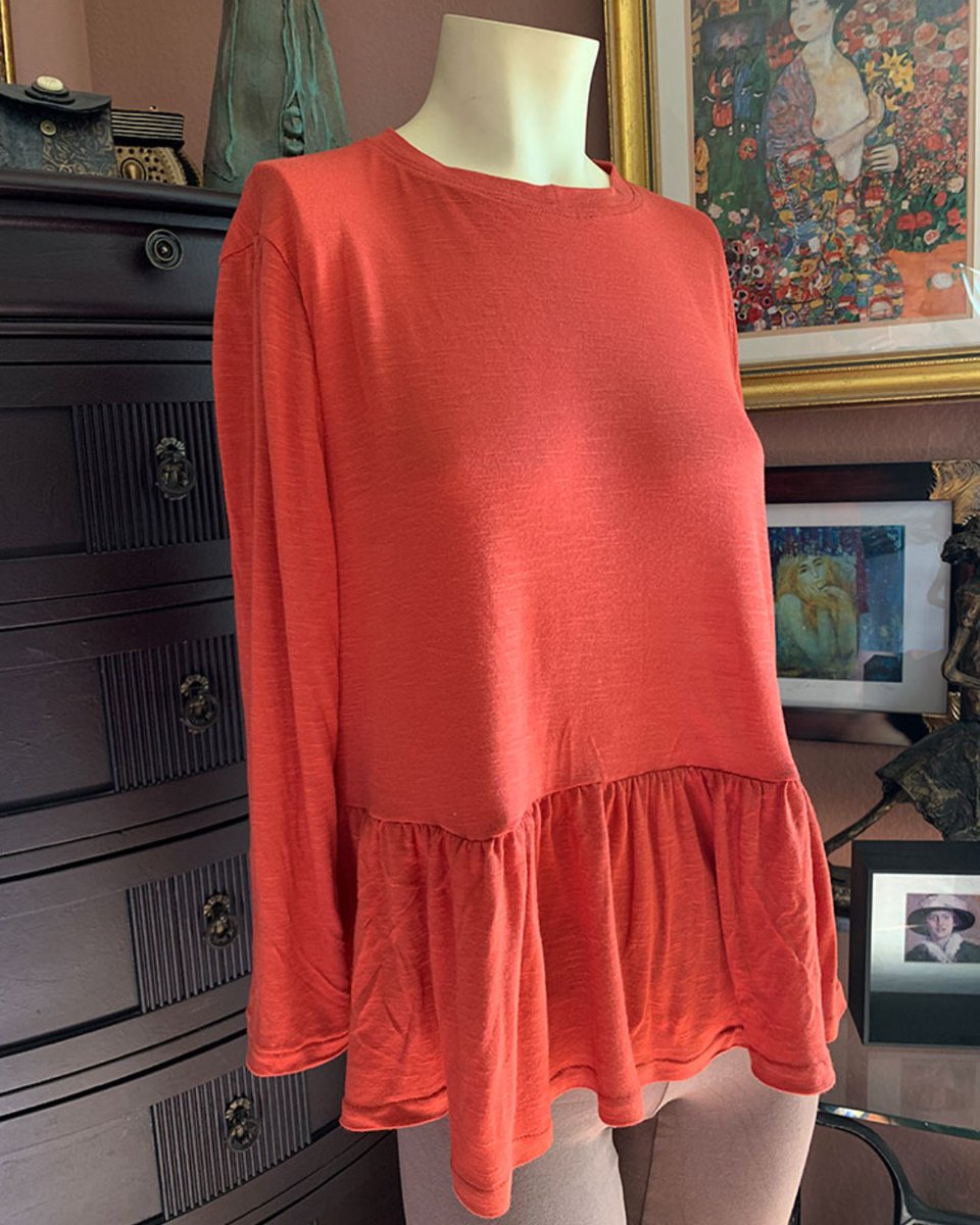 CochenilleDS's tweet photo. This was a quick sew project over the long weekend. A Garment Designer pattern project modeled after a friend's top. I'd like to make it again with a better fabric.. this one was very lightweight. But the color is 'me'. #garmentdesignersoftware #sewover50 #memade https://t.co/ElkT2TFacd