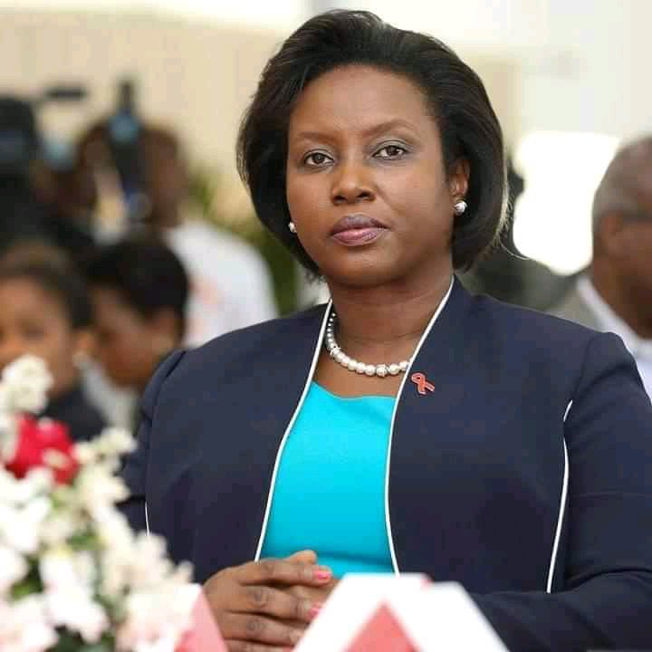 info_sem's tweet photo. Médico haitiano confirma la muerte de @Martinemose2, primera dama de Haití https://t.co/8c7JNUMNhp