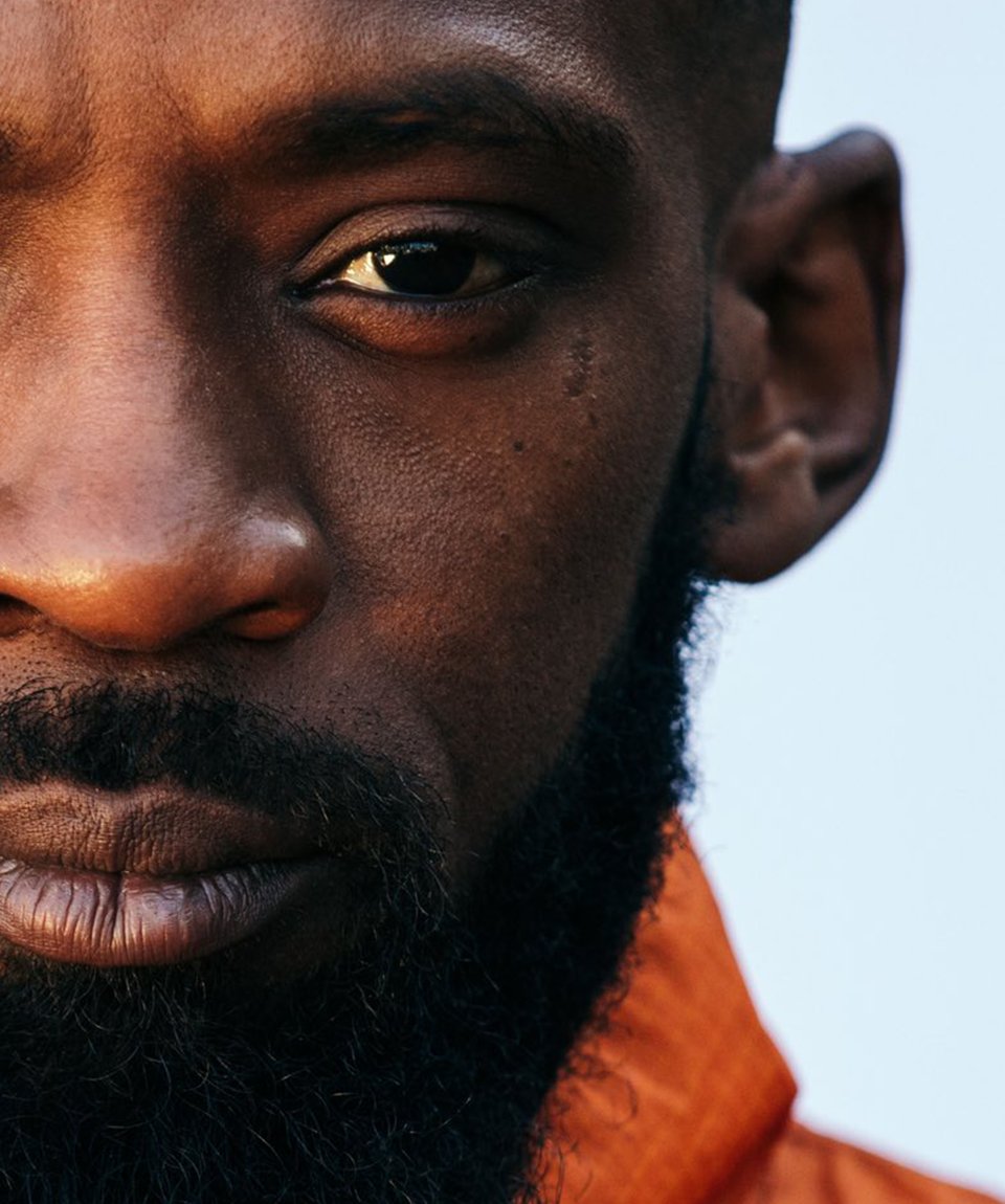 DA UZI a dévoilé la tracklist de son prochain album "Vrai 2 Vrai" avec de très gros featurings : 

Freeze Corleone
Heuss L'Enfoiré
Nekfeu
Soso Maness &amp; ZKR
MHD