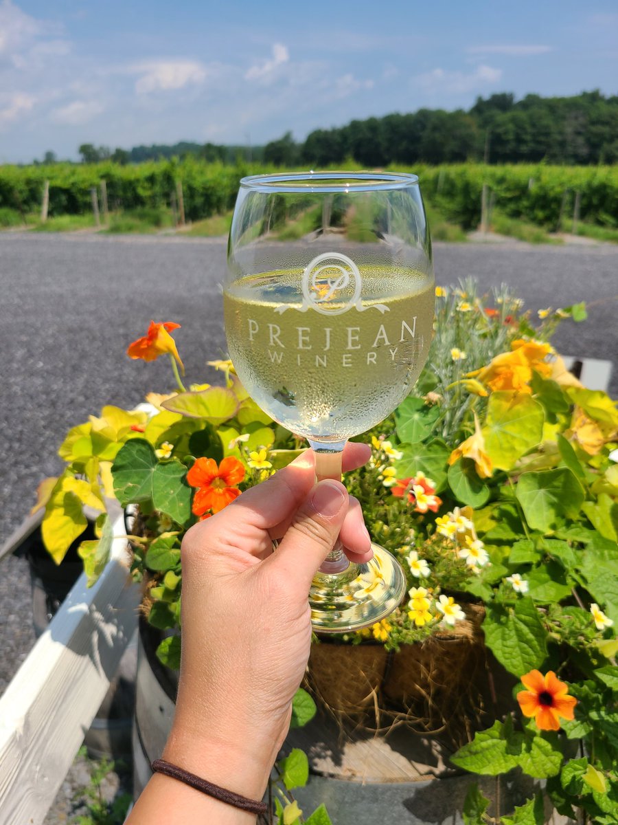 Seneca Lake Wine tweet media