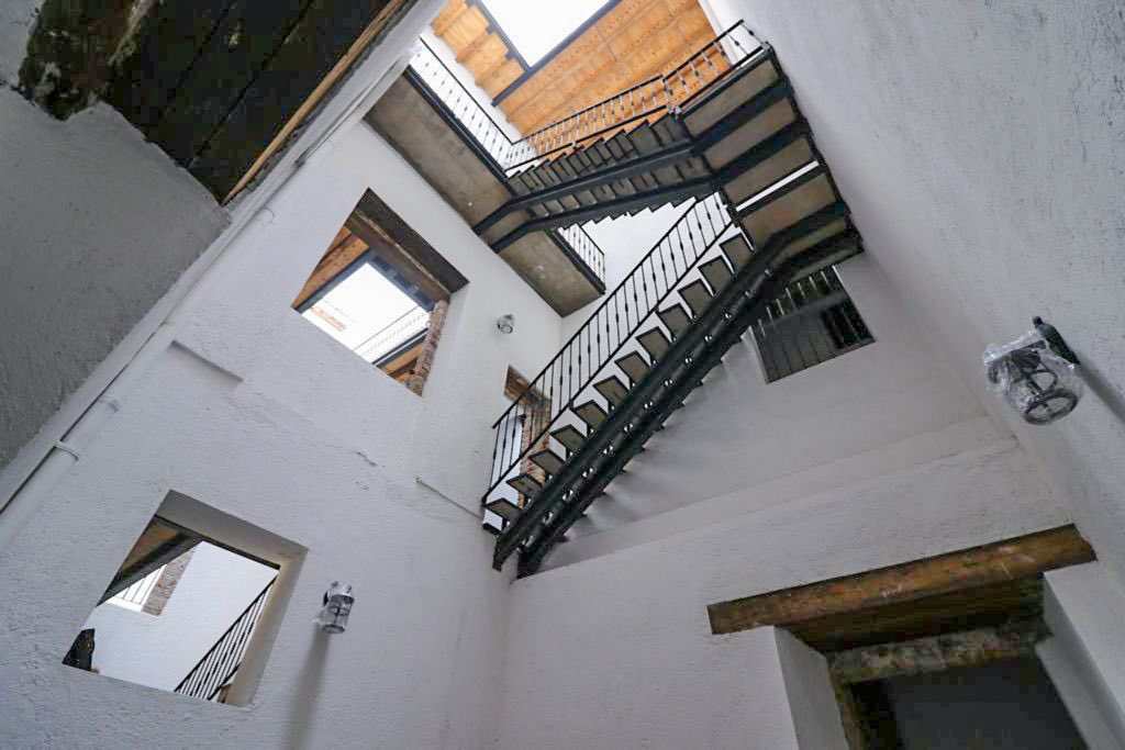 Claudia Sheinbaum Pardo (@claudiashein) on Twitter photo Hoy visitamos el edificio ubicado en Belisario Domínguez 78, en el centro de la Ciudad.
Un espacio que se encontraba en alto riesgo, pero donde gracias a la intervención del <a href="/GobCDMX/">Gobierno de la Ciudad de México</a> e <a href="/INVICDMX/">INVI CDMX</a>, rehabilitamos 19 viviendas y 4 locales comerciales con una inversión de 12 mdp. Hoy visitamos el edificio ubicado en Belisario Domínguez 78, en el centro de la Ciudad.
Un espacio que se encontraba en alto riesgo, pero donde gracias a la intervención del <a href="/GobCDMX/">Gobierno de la Ciudad de México</a> e <a href="/INVICDMX/">INVI CDMX</a>, rehabilitamos 19 viviendas y 4 locales comerciales con una inversión de 12 mdp.